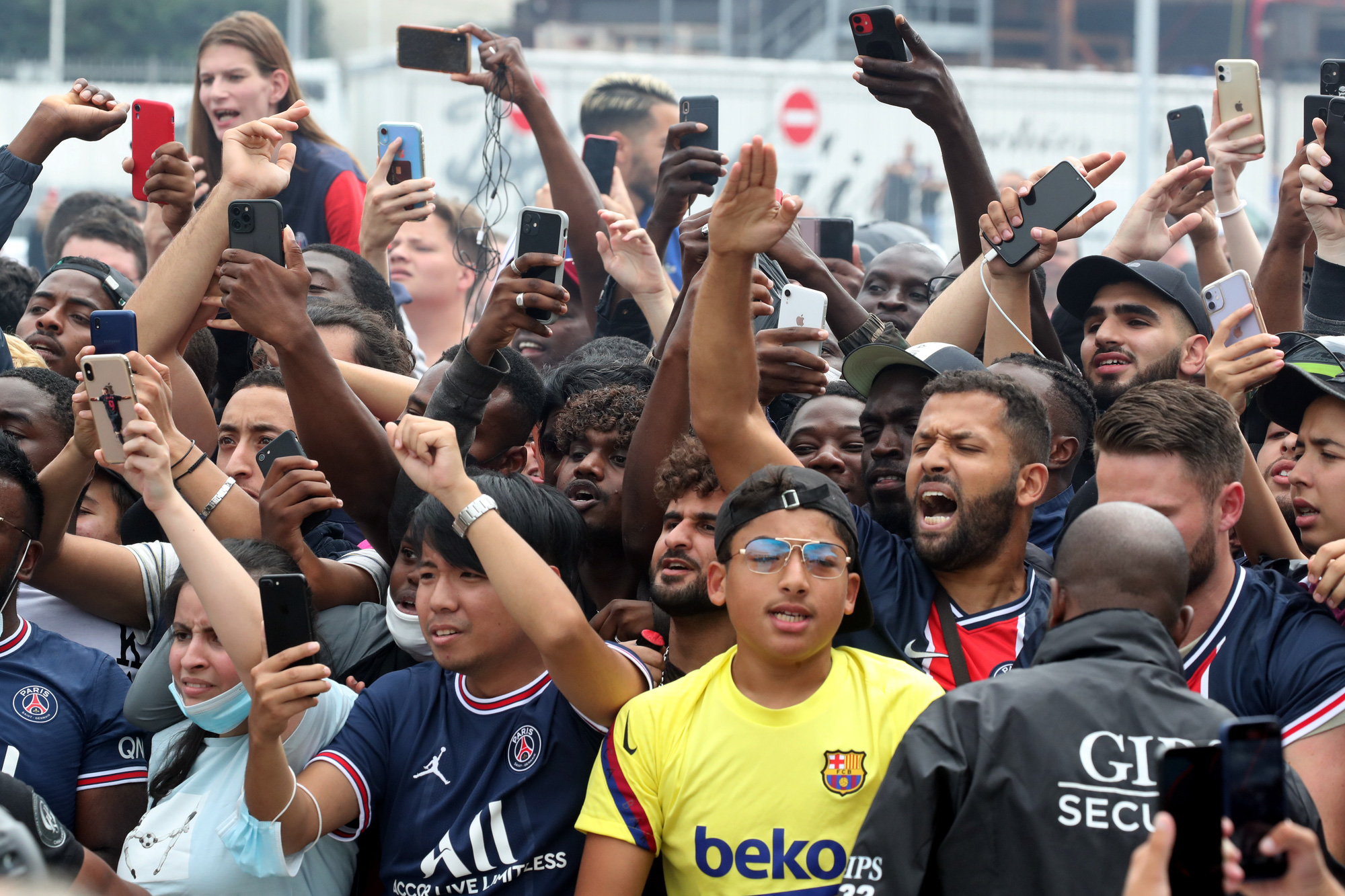 Fan PSG khuấy đảo mạng x&atilde; hội v&igrave; Lionel Messi - Ảnh 1.
