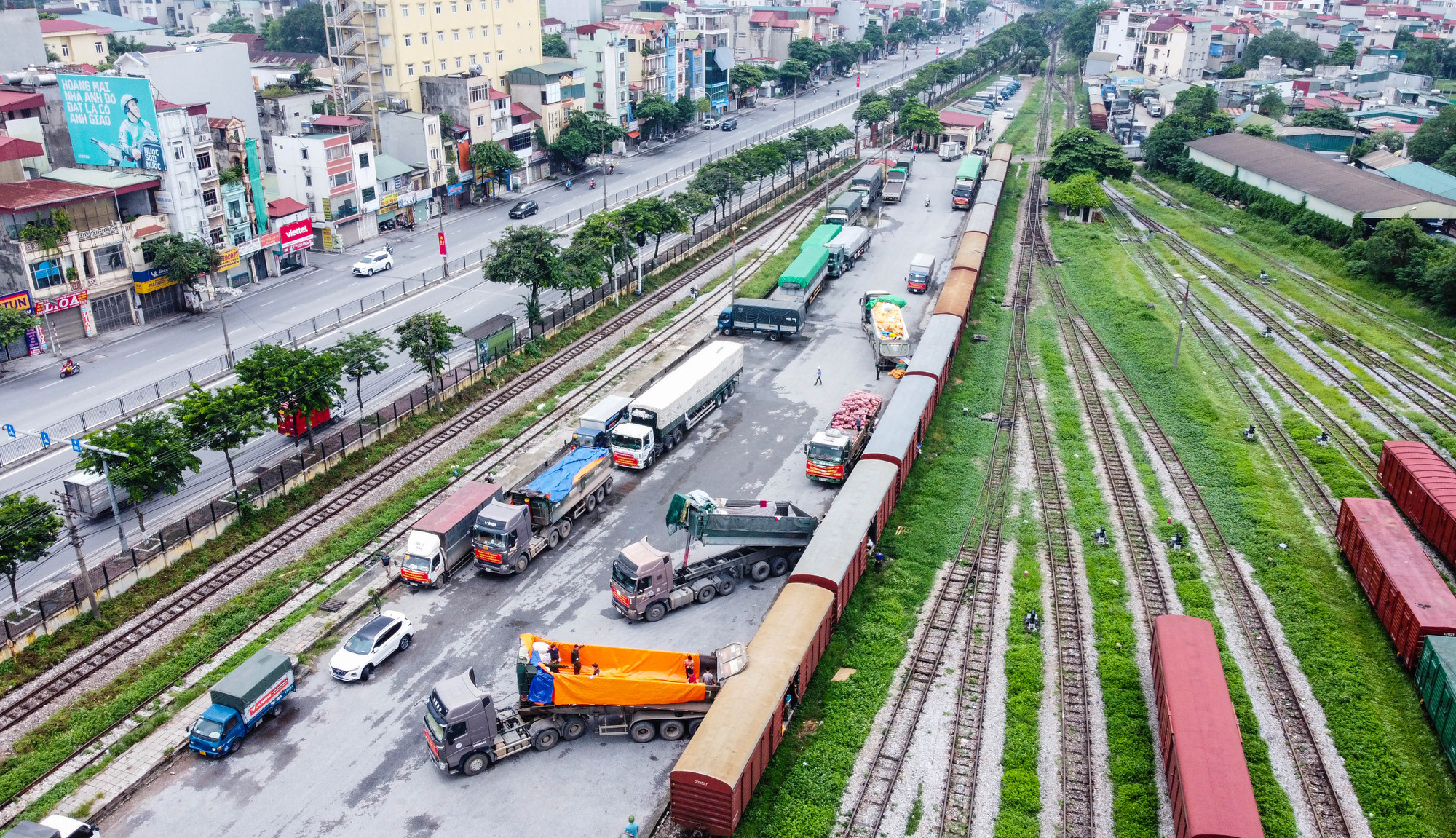 CLIP: 300 tấn nhu yếu phẩm hỗ trợ người d&acirc;n TP HCM, B&igrave;nh Dương - Ảnh 3.