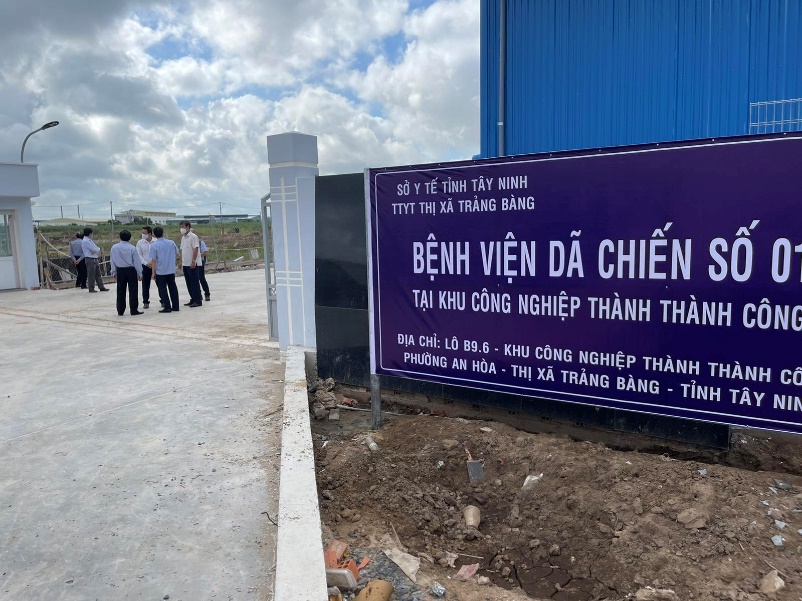 Kiểm tra c&ocirc;ng t&aacute;c ph&ograve;ng, chống dịch ở Bệnh viện d&atilde; chiến số 1 tại KCN Th&agrave;nh Th&agrave;nh C&ocirc;ng - Ảnh 2.