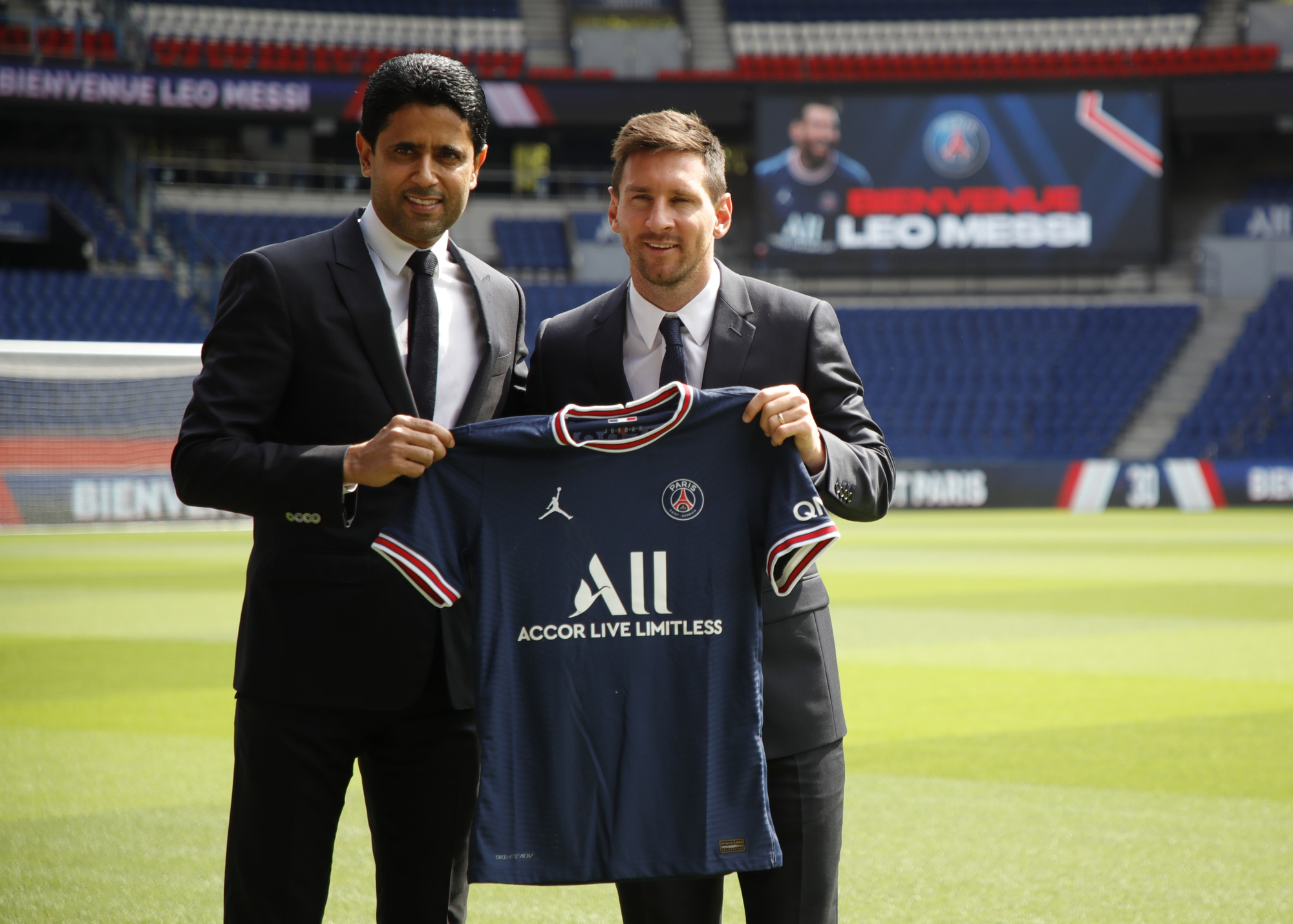 Lionel Messi ra mắt ch&iacute;nh thức, chọn &aacute;o đấu 30 tại PSG - Ảnh 12.