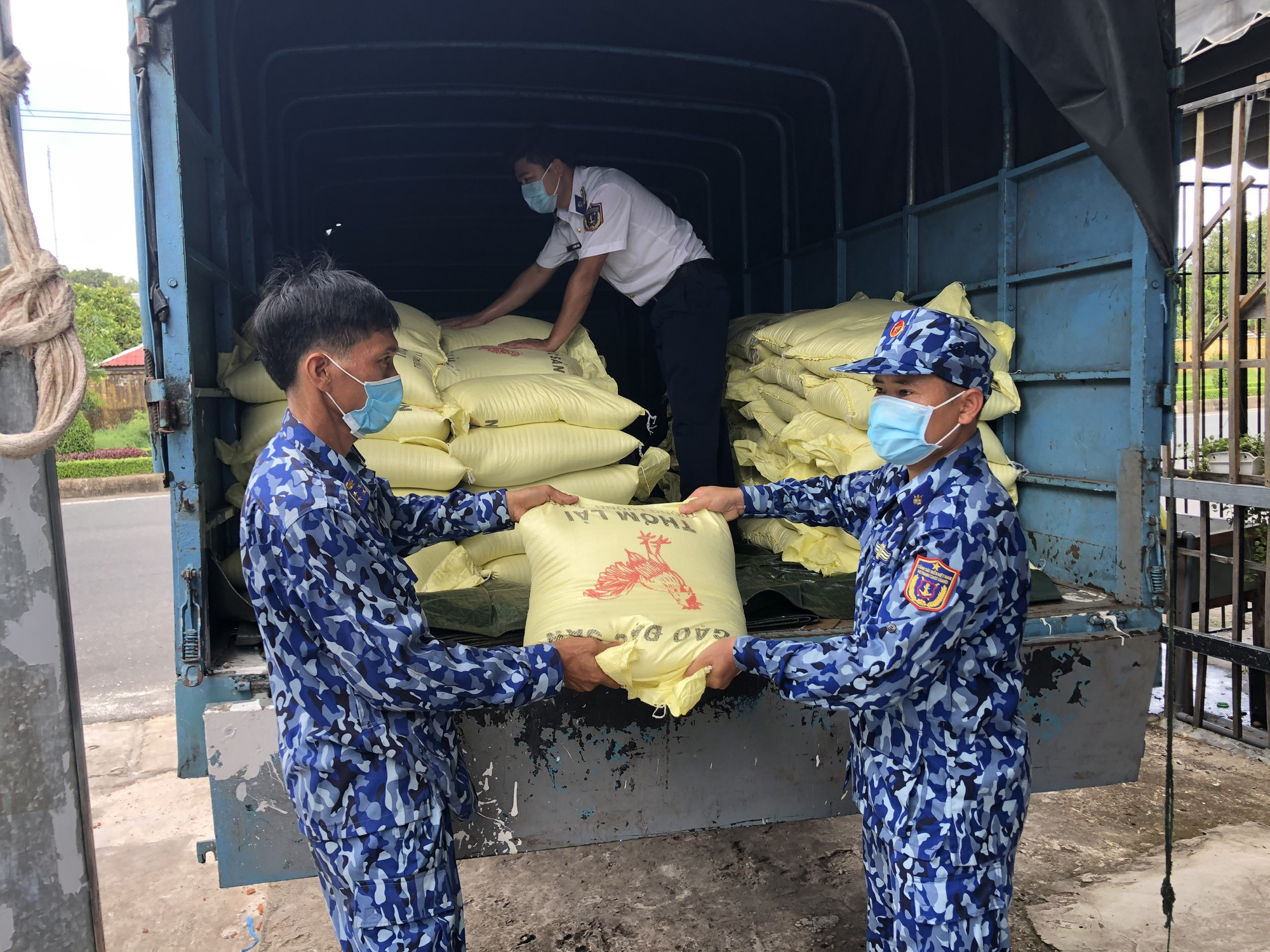 Cảnh sát biển và biên phòng ở Kiên Giang giúp dân nghèo ổn định cuộc sống