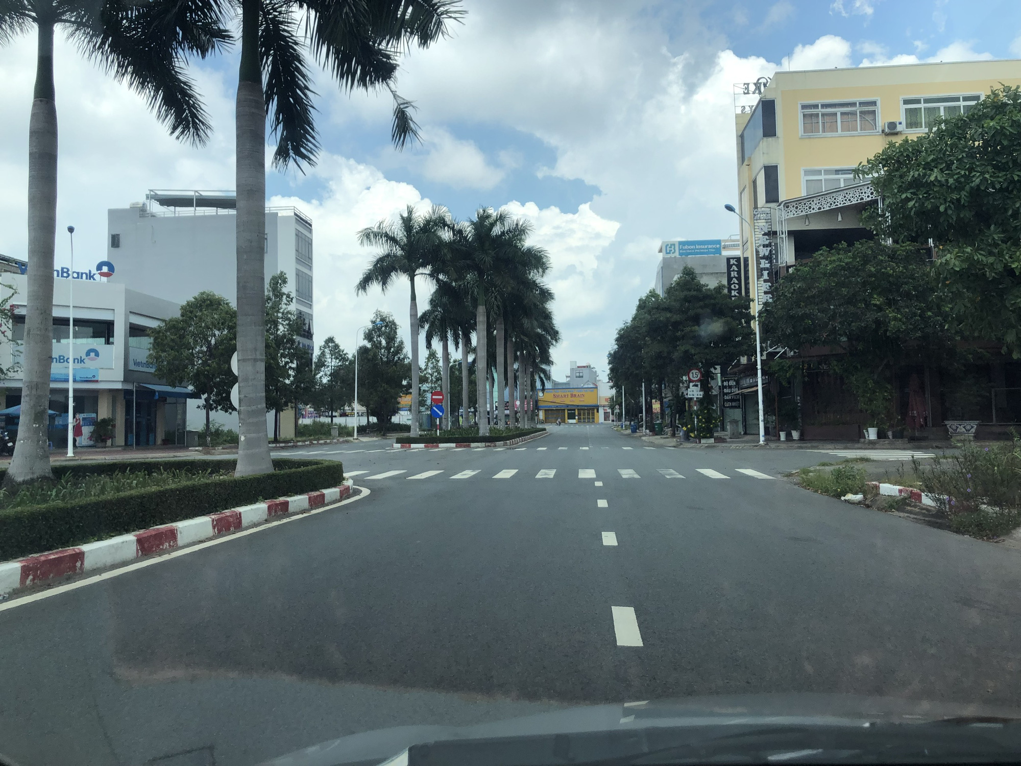 Cận cảnh TP Dĩ An, tỉnh B&igrave;nh Dương trưa 11-8 - Ảnh 1.
