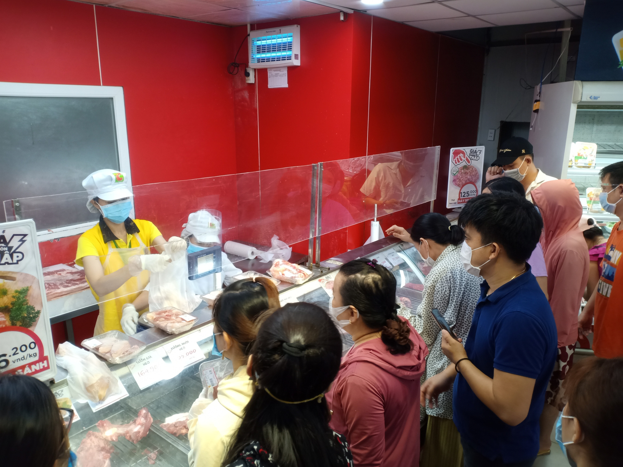 Đà Nẵng: Người dân đổ xô tích trữ thực phẩm trước thông tin cả TP “ ở yên tại chỗ” 7 ngày