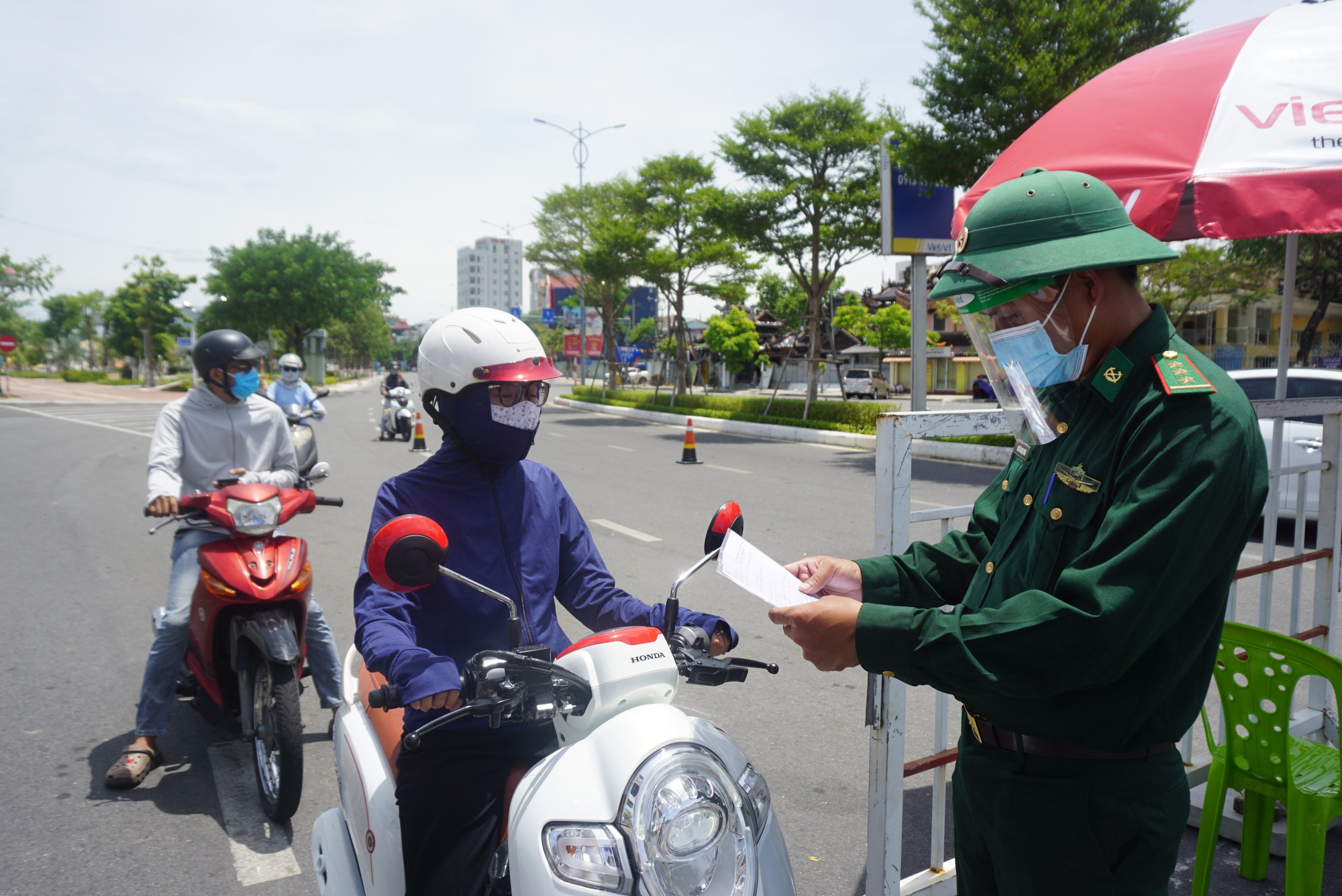 Bí thư Đà Nẵng: 4 ngày nữa dịch Covid-19 không giảm sẽ thực hiện "ai ở đâu thì ở đó"