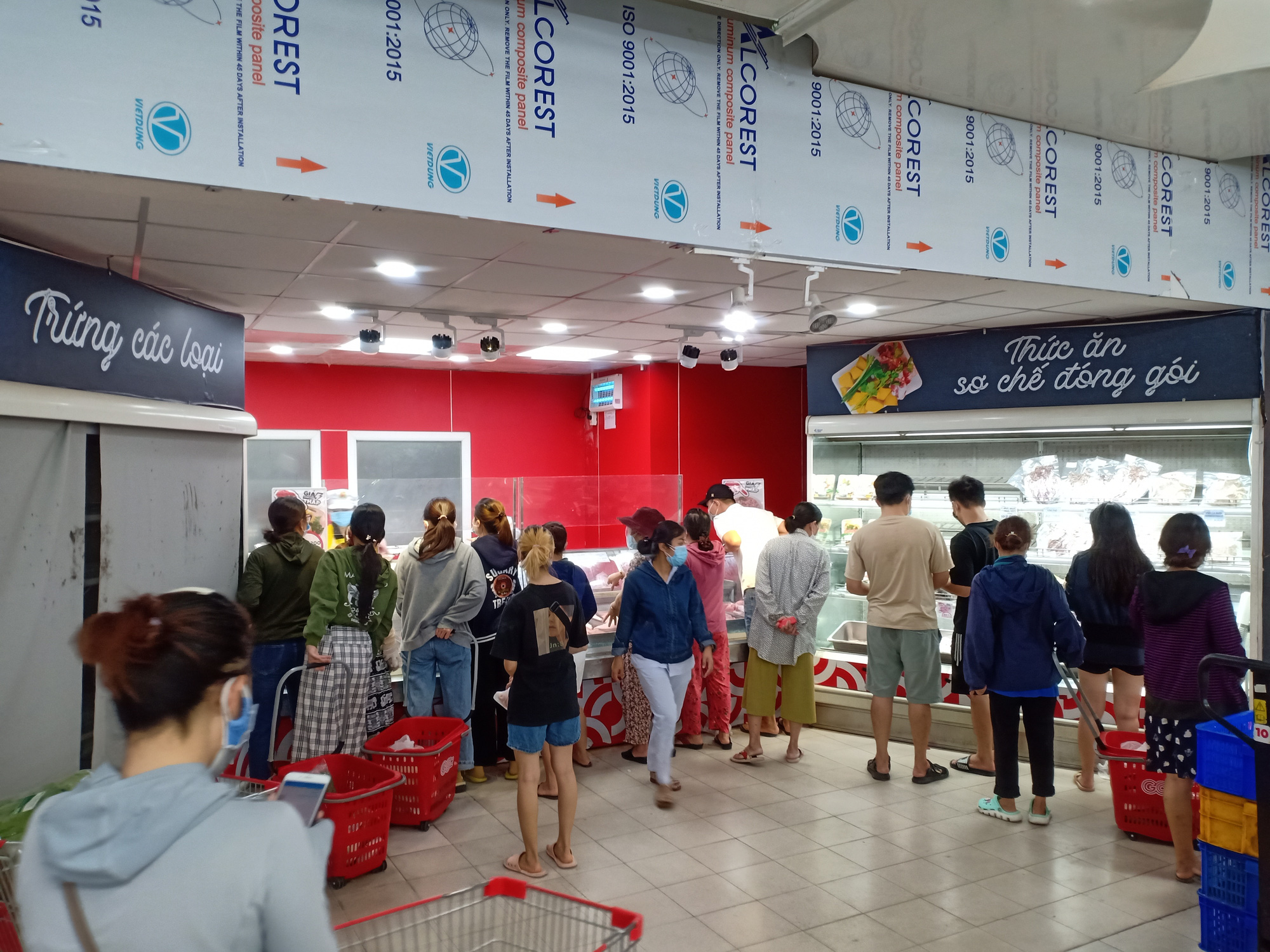 Đà Nẵng: Người dân đổ xô tích trữ thực phẩm trước thông tin cả TP “ ở yên tại chỗ” 7 ngày - Ảnh 6.