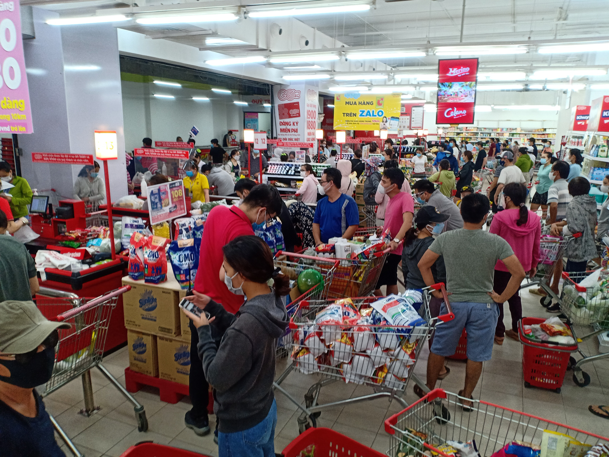Đà Nẵng: Người dân đổ xô tích trữ thực phẩm trước thông tin cả TP “ ở yên tại chỗ” 7 ngày - Ảnh 8.