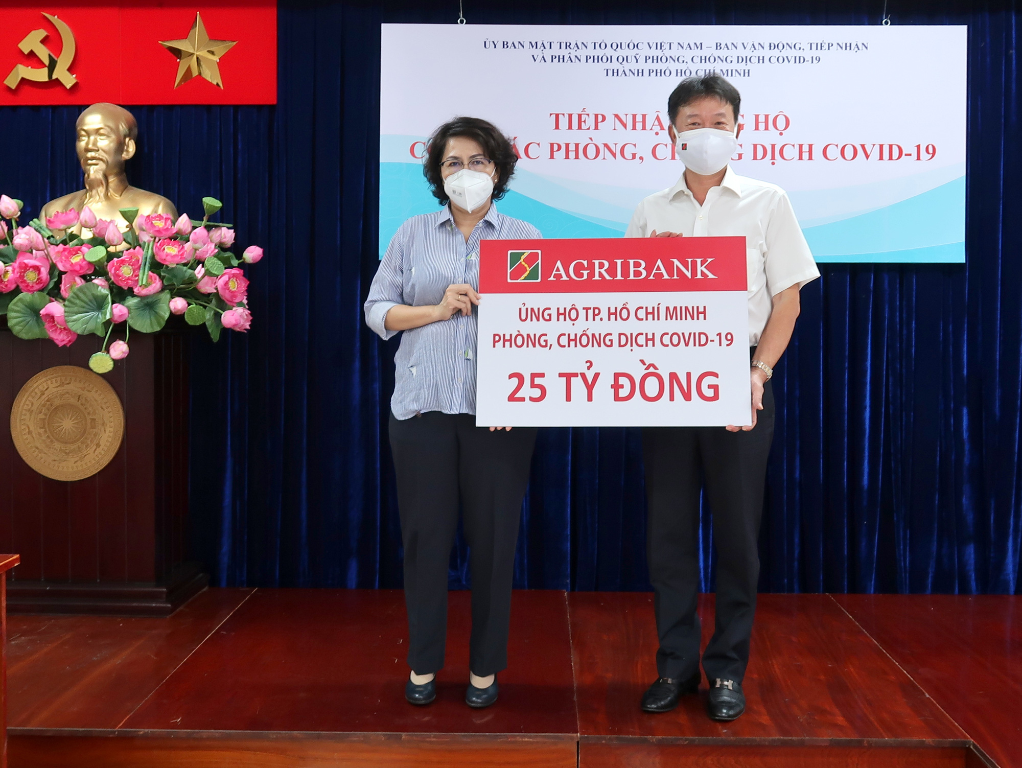 Agribank ủng hộ TP HCM 25 tỉ đồng phòng, chống dịch Covid-19
