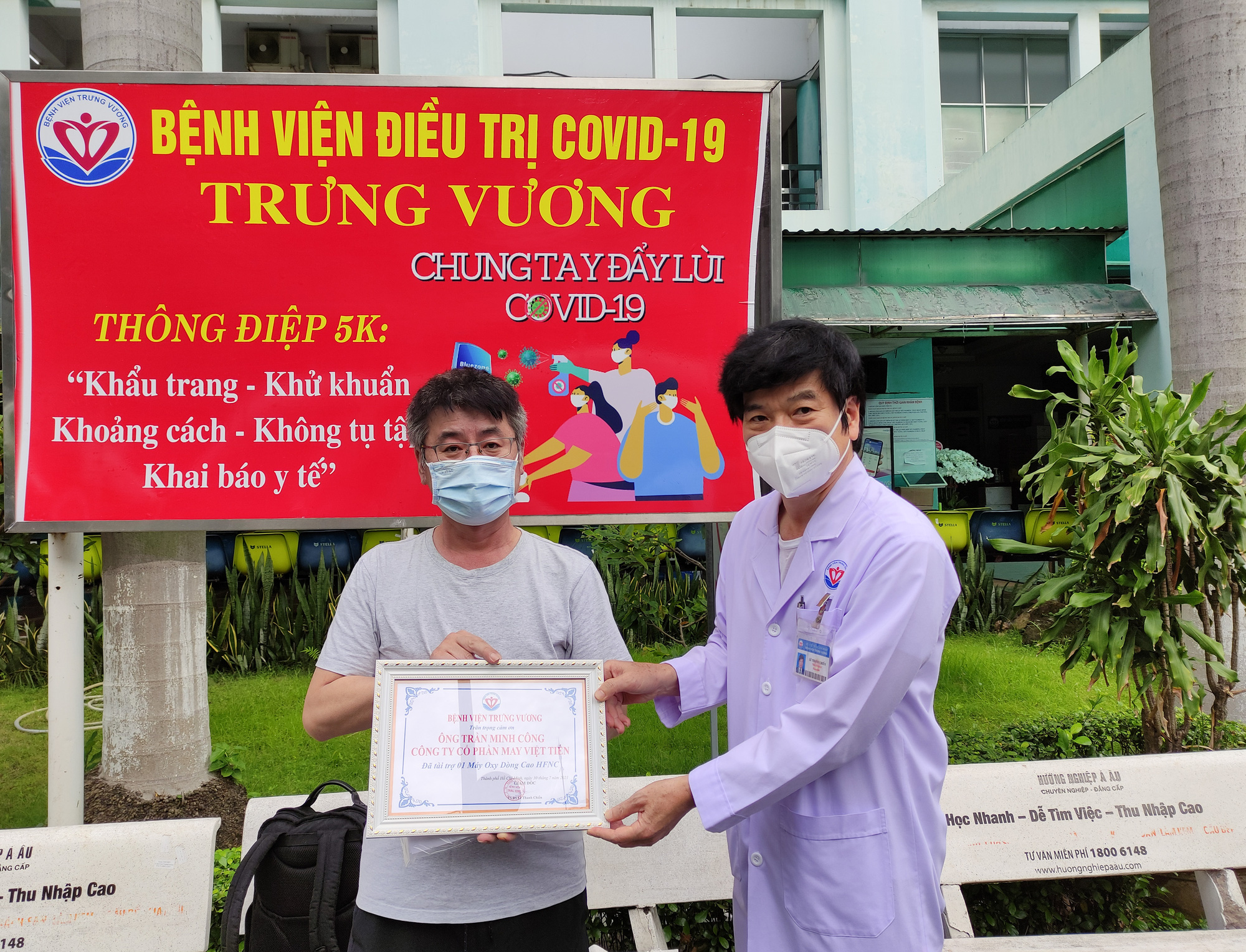 Thoát Covid-19 nguy kịch, bệnh nhân Hàn Quốc tặng lại bệnh viện máy thở