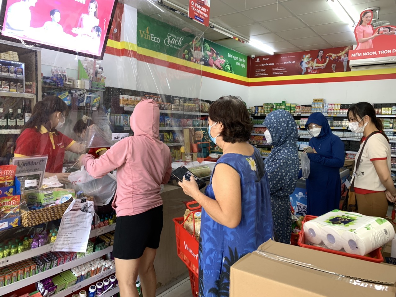 Đà Nẵng: Người dân đổ xô tích trữ thực phẩm trước thông tin cả TP “ ở yên tại chỗ” 7 ngày - Ảnh 15.