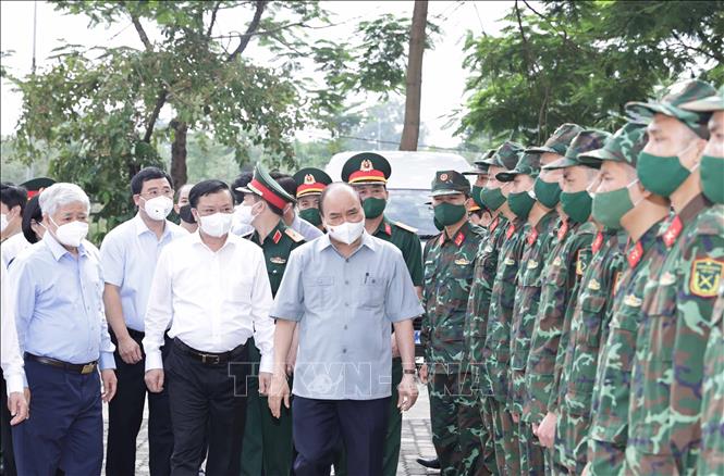 Chủ tịch nước Nguyễn Xu&acirc;n Ph&uacute;c đến thăm, động vi&ecirc;n nh&acirc;n vi&ecirc;n y tế, người d&acirc;n H&agrave; Nội - Ảnh 2.