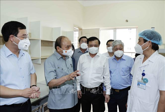Chủ tịch nước Nguyễn Xu&acirc;n Ph&uacute;c đến thăm, động vi&ecirc;n nh&acirc;n vi&ecirc;n y tế, người d&acirc;n H&agrave; Nội - Ảnh 3.