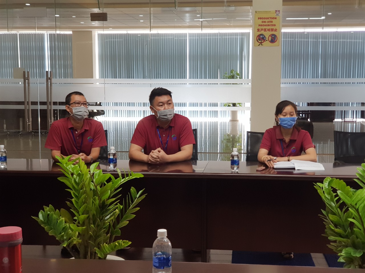 Chuyên gia nước ngoài tại Công ty TNHH Worldon Việt Nam được tiêm vắc- xin do Trung Quốc sản xuất - Ảnh 2.