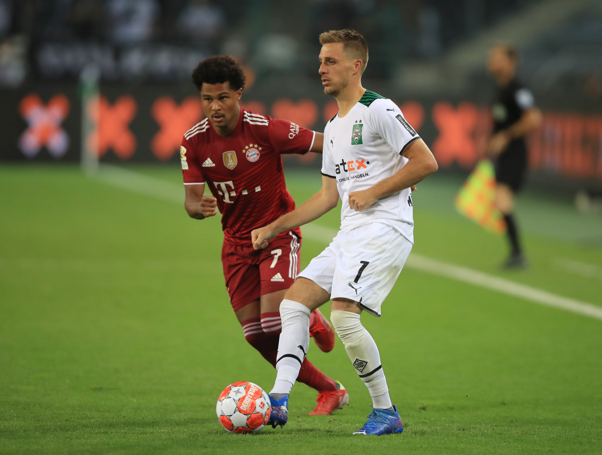 Siêu sao Lewandowski nổ súng, Bayern Munich thoát thua trận ra quân Bundesliga - Ảnh 1.