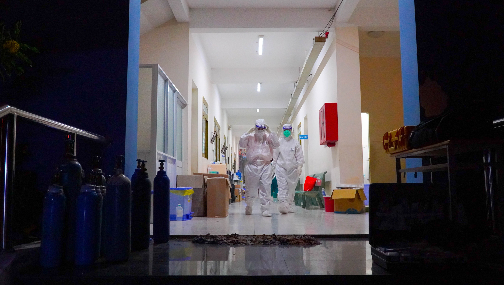 Biệt đội cứu người trong dịch Covid-19 - Ảnh 13.
