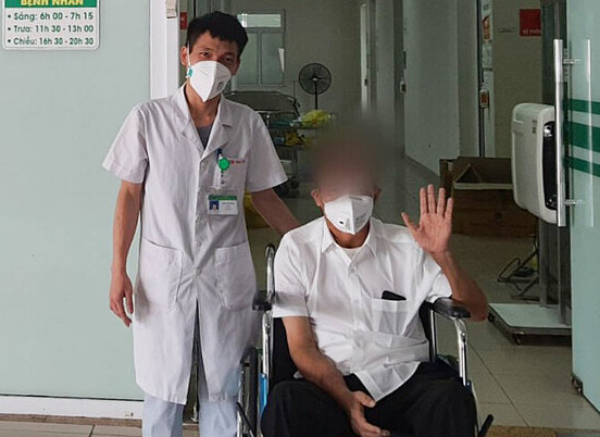 Bệnh nhân Covid-19 thở máy hơn 2 tháng, lọc máu 15 lần được xuất viện