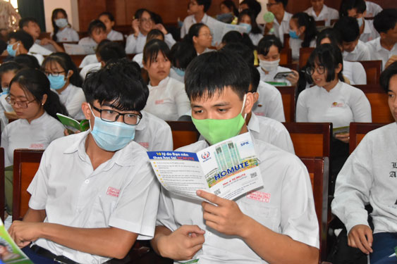 Điểm số học bạ trở thành "phao cứu sinh"!