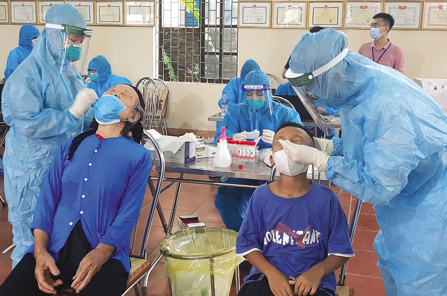Phát hiện 12 ca mắc Covid-19 nguy cơ lây nhiễm cộng đồng
