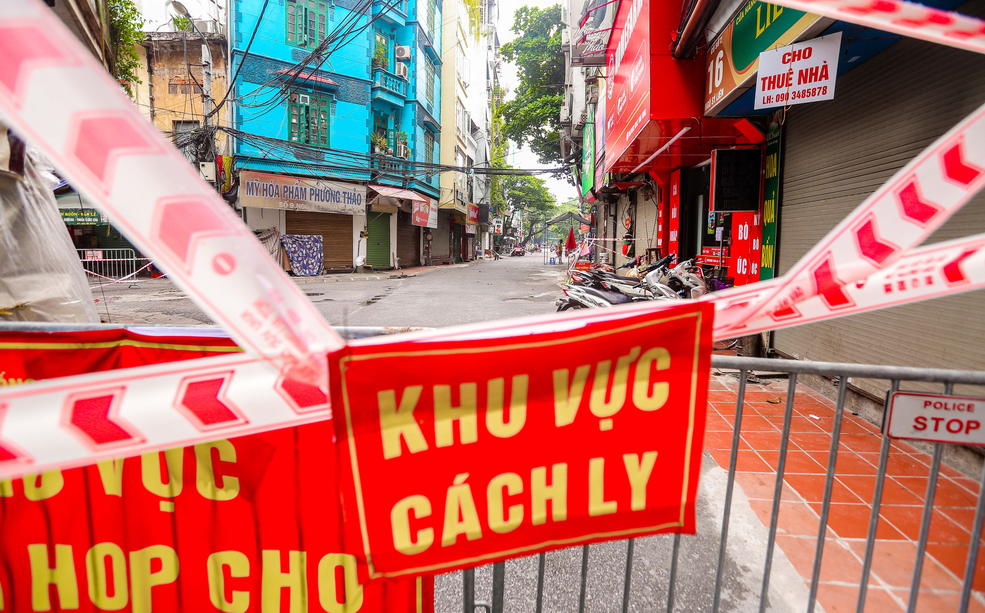 Cận cảnh cách ly y tế hơn 7.500 nhân khẩu thuộc 5 phường liên quan Covid-19