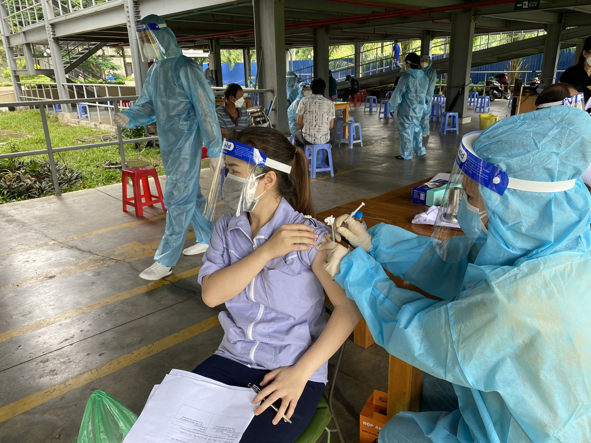 Hơn 300 công nhân KCX Tân Thuận được tiêm vắc-xin Vero Cell