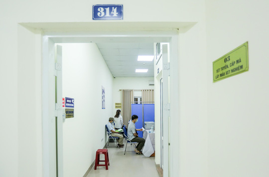 Ti&ecirc;m thử nghiệm vắc-xin Covid-19 ARCT-154 c&ocirc;ng nghệ Mỹ cho 25 t&igrave;nh nguyện vi&ecirc;n - Ảnh 8.