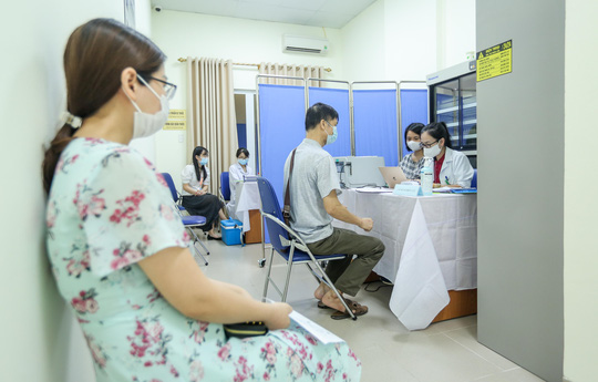 Ti&ecirc;m thử nghiệm vắc-xin Covid-19 ARCT-154 c&ocirc;ng nghệ Mỹ cho 25 t&igrave;nh nguyện vi&ecirc;n - Ảnh 11.