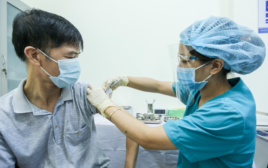 Ti&ecirc;m thử nghiệm vắc-xin Covid-19 ARCT-154 c&ocirc;ng nghệ Mỹ cho 25 t&igrave;nh nguyện vi&ecirc;n - Ảnh 13.