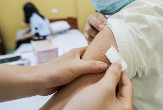 Ti&ecirc;m thử nghiệm vắc-xin Covid-19 ARCT-154 c&ocirc;ng nghệ Mỹ cho 25 t&igrave;nh nguyện vi&ecirc;n - Ảnh 15.