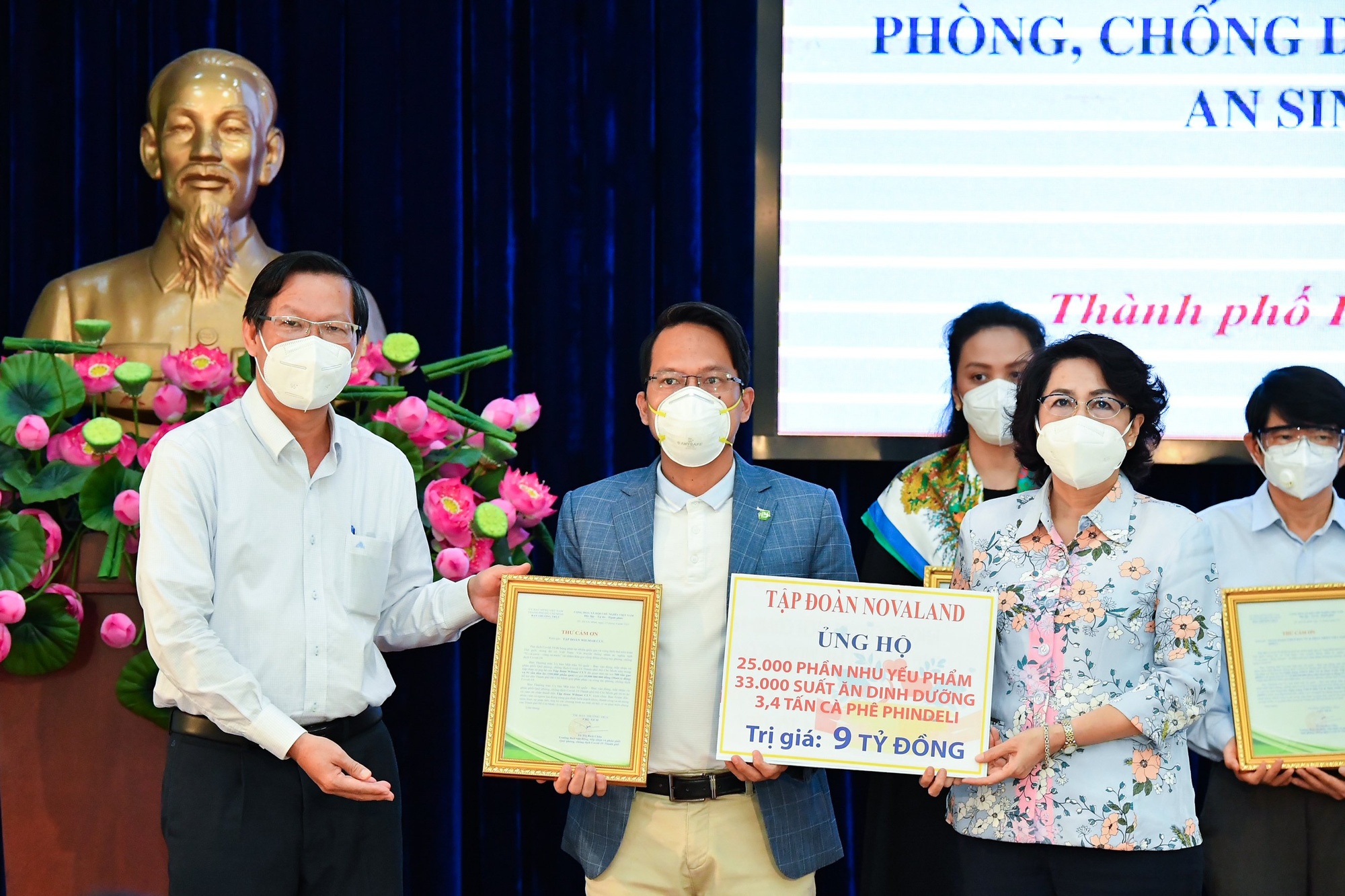 TP HCM: Ra mắt Trung t&acirc;m hỗ trợ người d&acirc;n gặp kh&oacute; khăn do Covid-19 - Ảnh 2.