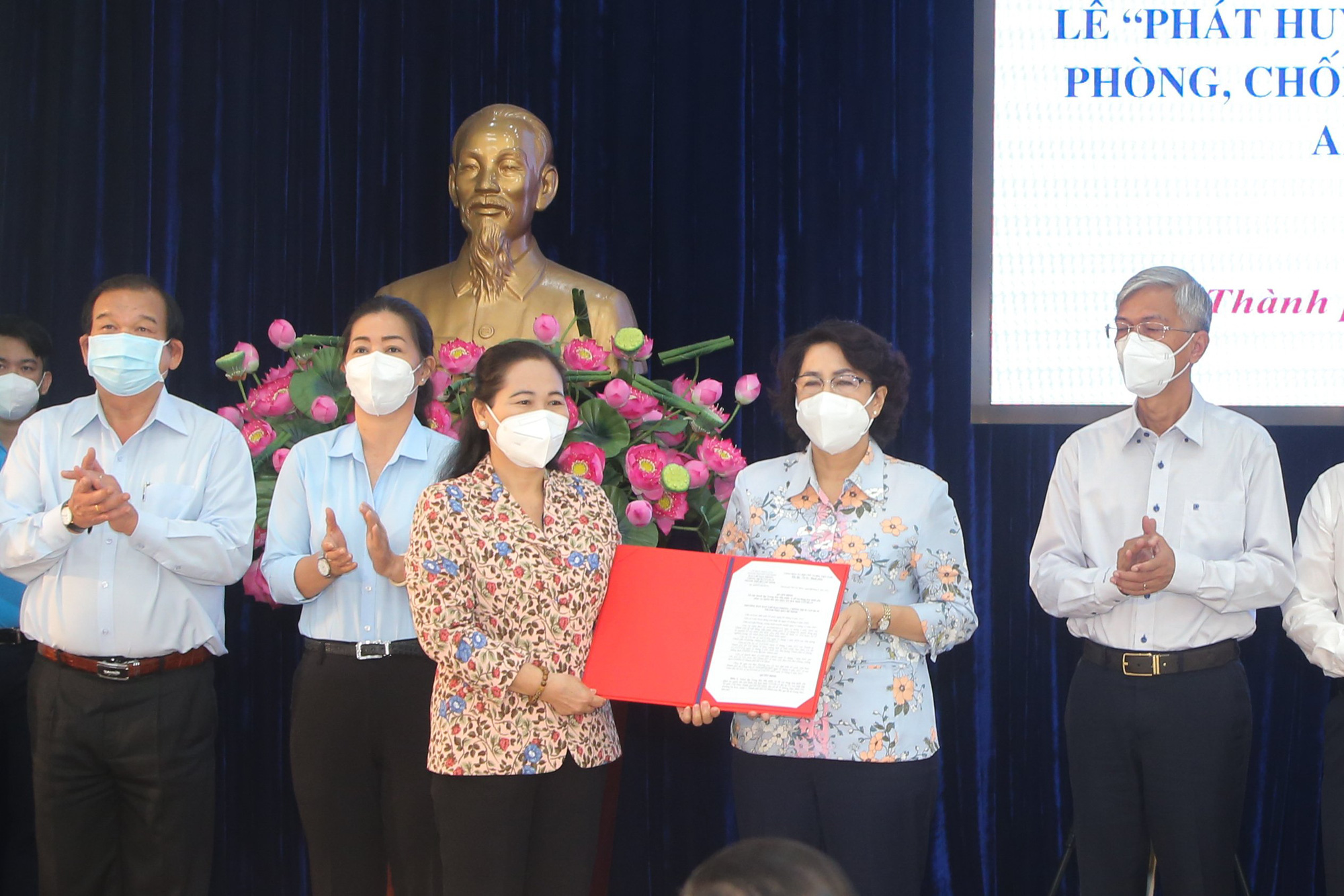 TP HCM: Ra mắt Trung tâm hỗ trợ người dân gặp khó khăn do Covid-19