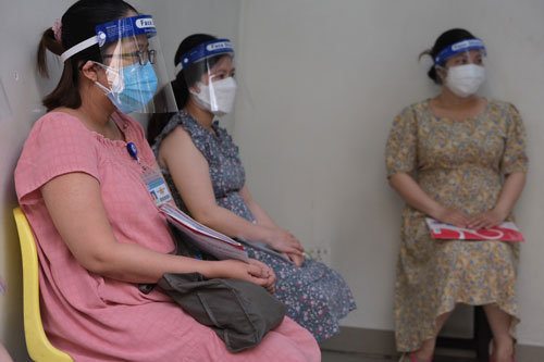 Tiêm ngừa Covid-19 tốt cho cả mẹ và thai nhi
