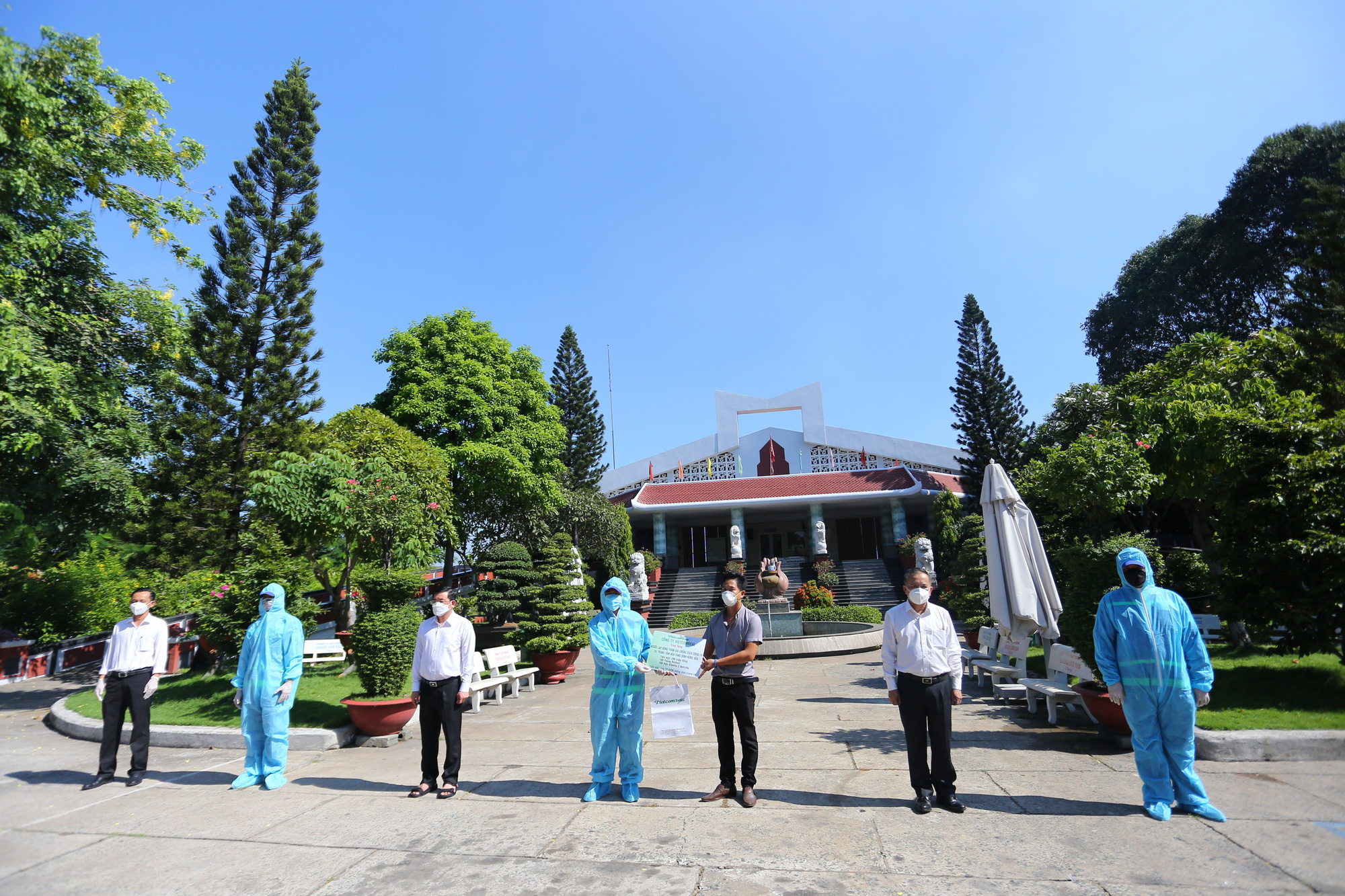 Khen thưởng công nhân tại Trung tâm hỏa táng Bình Hưng Hòa