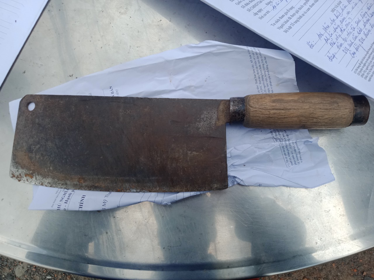 Khởi tố 2 đối tượng tấn c&ocirc;ng c&aacute;n bộ kiểm so&aacute;t dịch ở Long An, Tiền Giang - Ảnh 3.