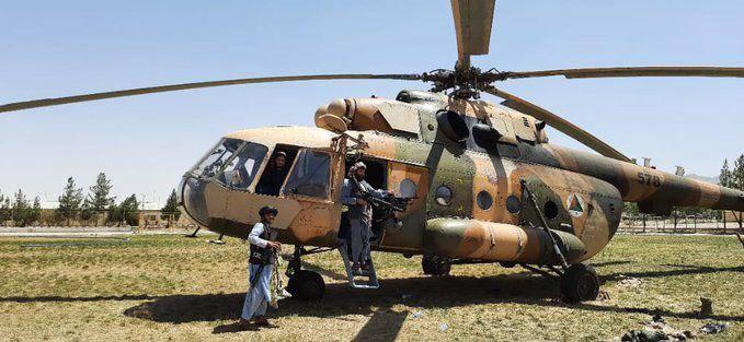 Taliban liên tục khoe vũ khí Mỹ, Nga hiện đại chiếm được