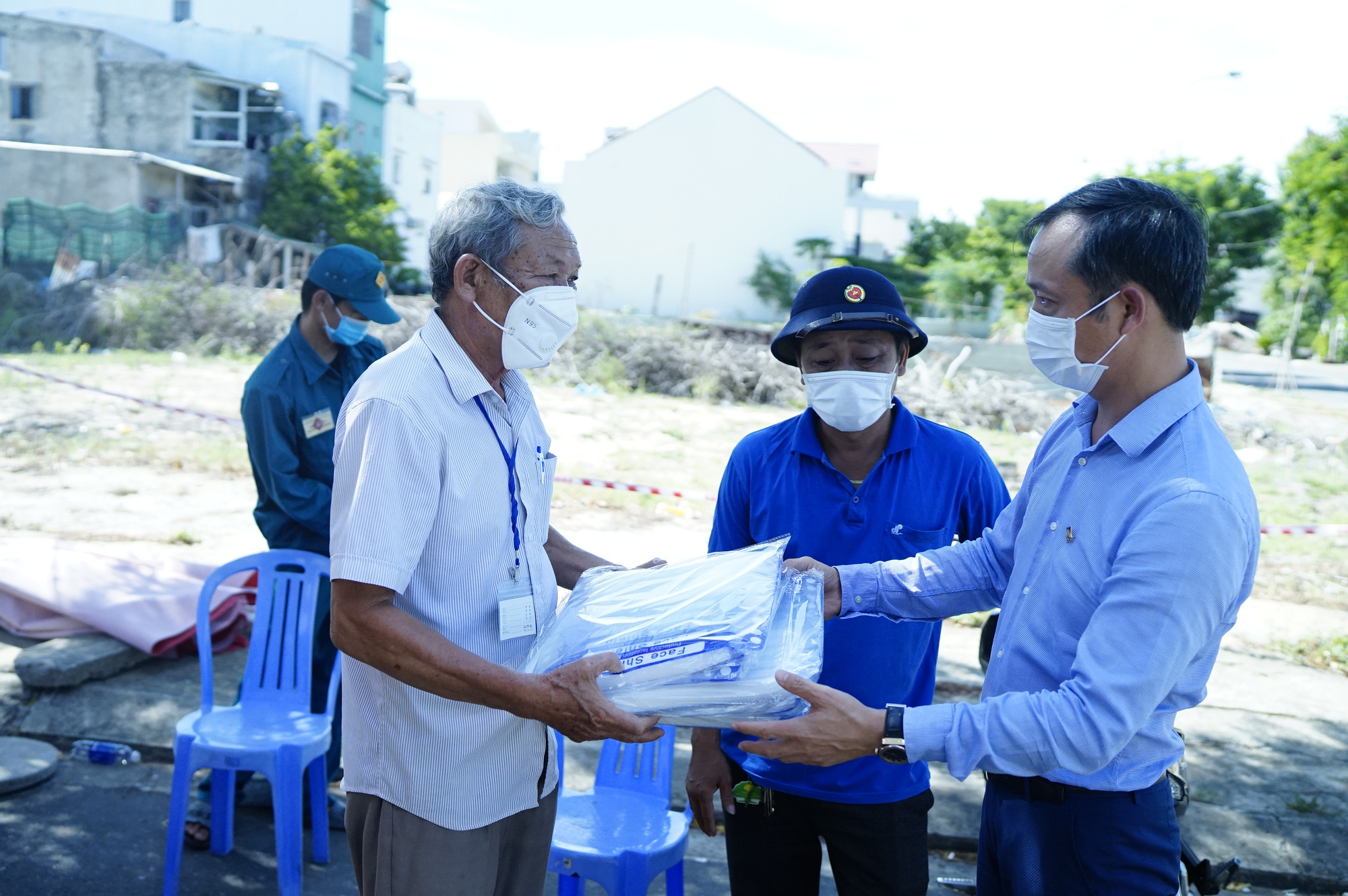 Sun Group trao 30.000 suất lương thực tới hộ nghèo tại Đà Nẵng trong 7 ngày "ai ở đâu thì ở đó"