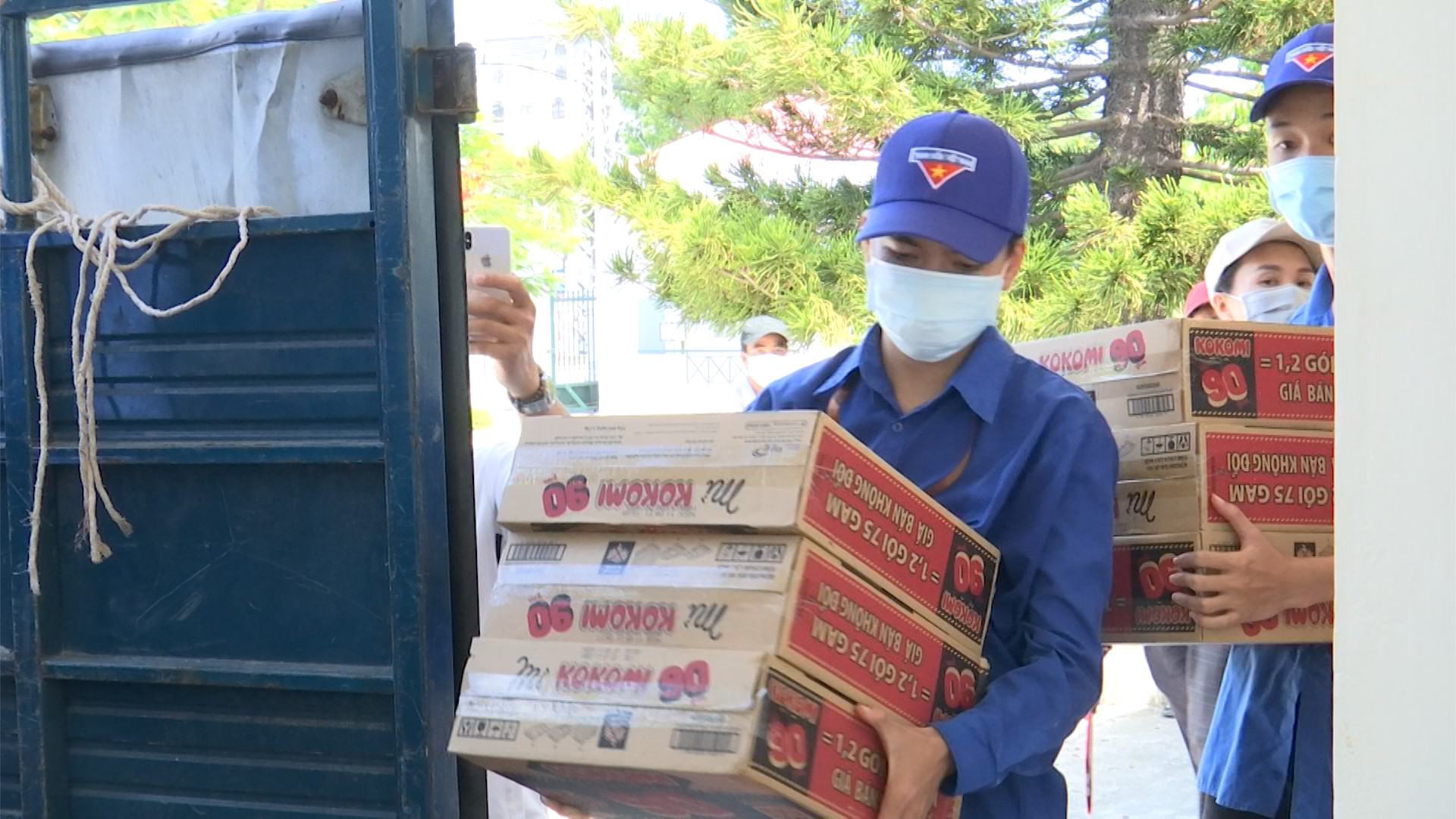 Sun Group trao 30.000 suất lương thực tới hộ ngh&egrave;o tại Đ&agrave; Nẵng trong 7 ng&agrave;y ai ở đ&acirc;u th&igrave; ở đ&oacute; - Ảnh 1.