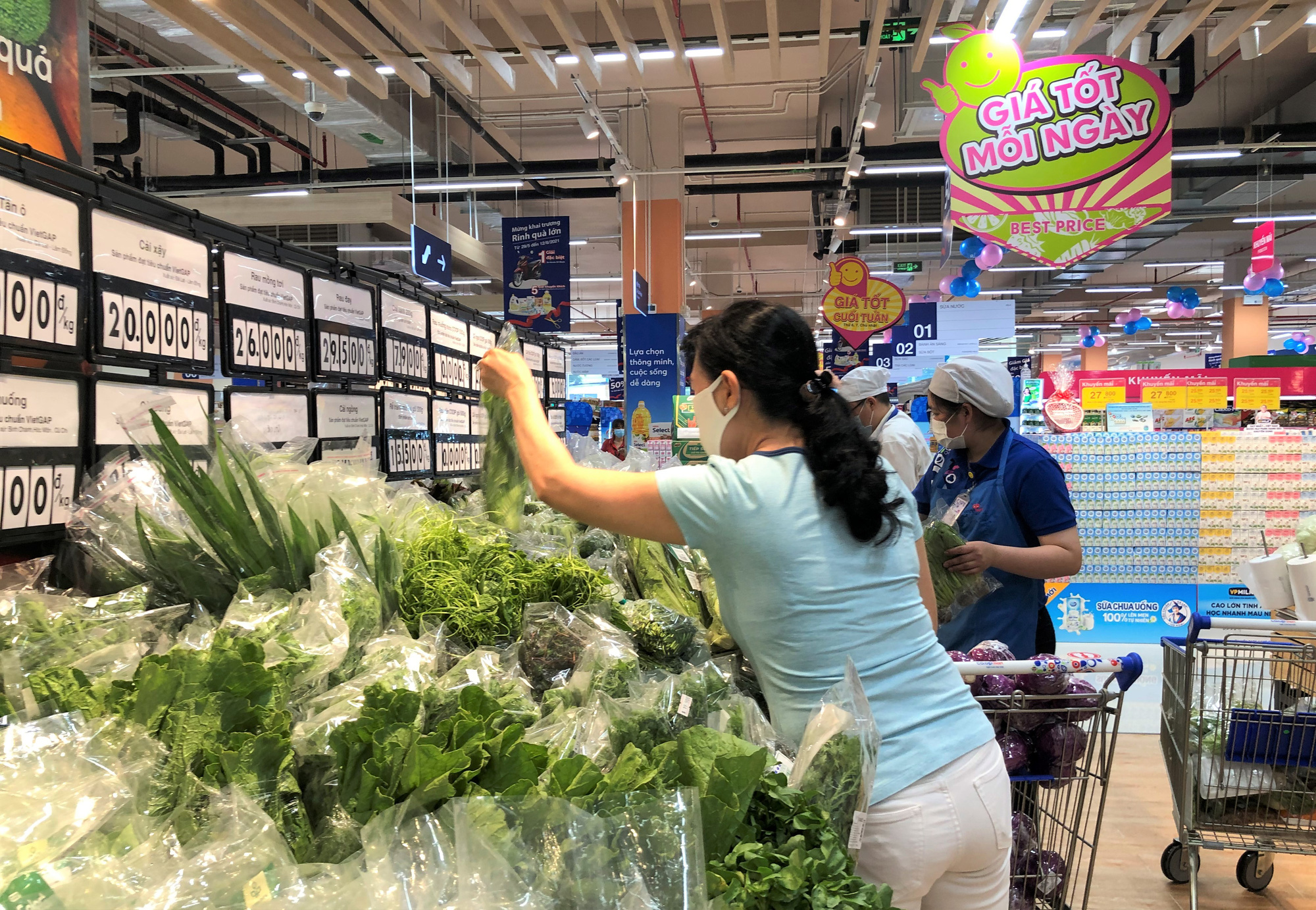 Saigon Co.op chịu lỗ để trợ giá nhiều mặt hàng thiết yếu