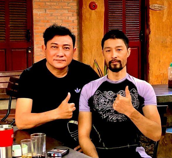 Johnny Trí Nguyễn đáp trả lời chê diện mạo già nua, hốc hác