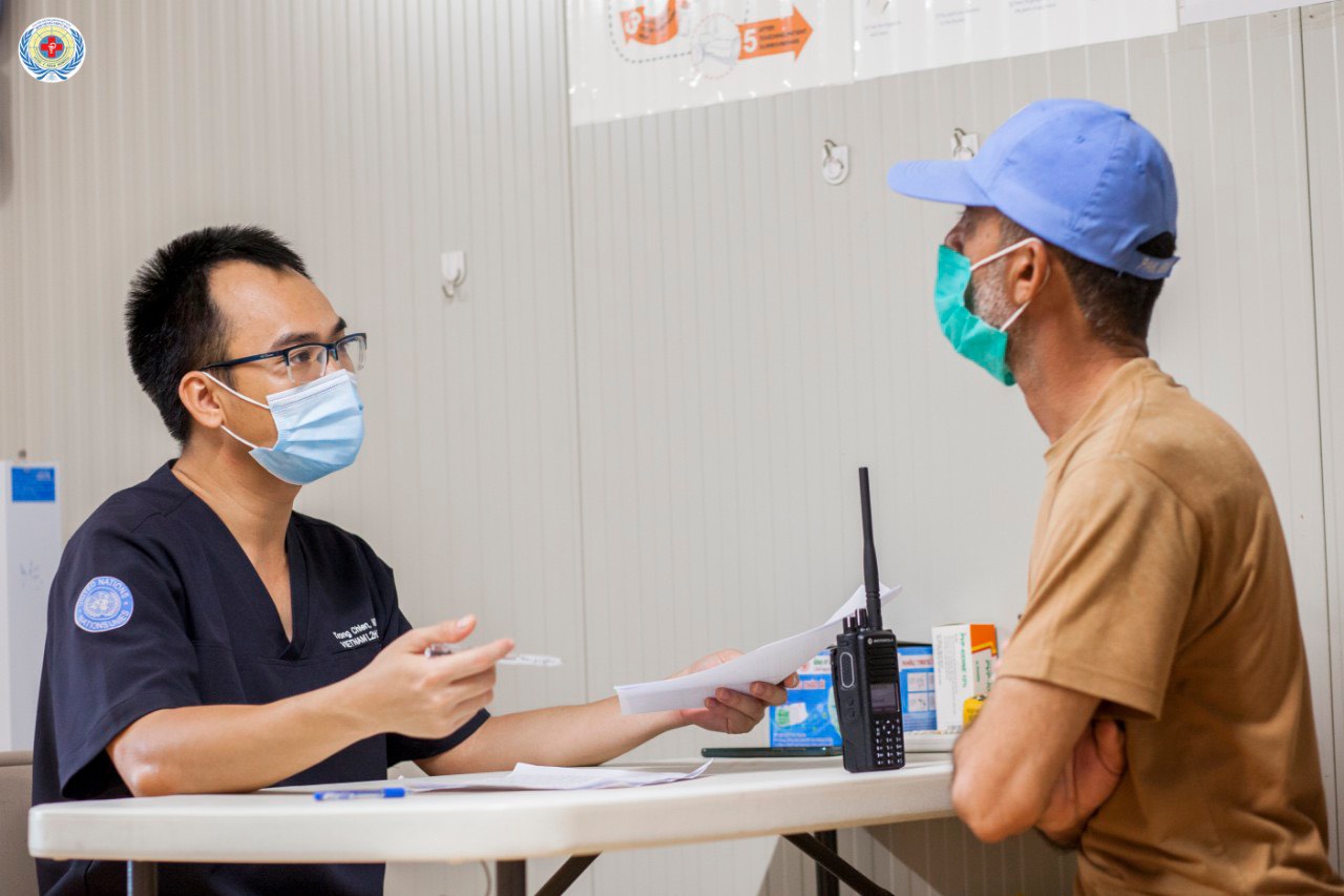 Bệnh viện d&atilde; chiến Việt Nam ti&ecirc;m vắc-xin Covid-19 cho lực lượng mũ nồi xanh quốc tế - Ảnh 2.
