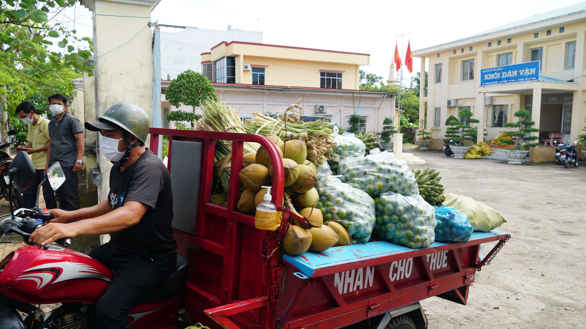 Lan tỏa y&ecirc;u thương ở S&oacute;c Trăng, Tiền Giang - Ảnh 1.