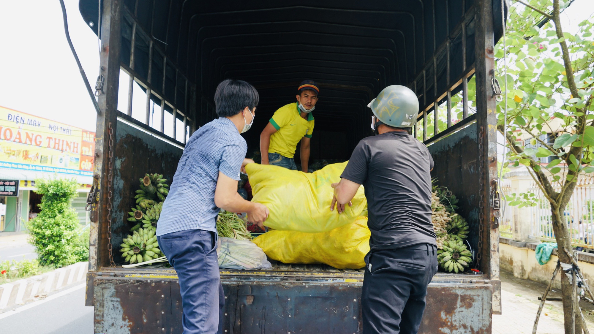 Lan tỏa y&ecirc;u thương ở S&oacute;c Trăng, Tiền Giang - Ảnh 3.