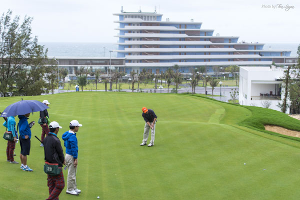 Cục phó Cục thuế Bình Định giải trình chơi golf theo giấy mời, lãnh đạo đơn vị liên quan nói gì?