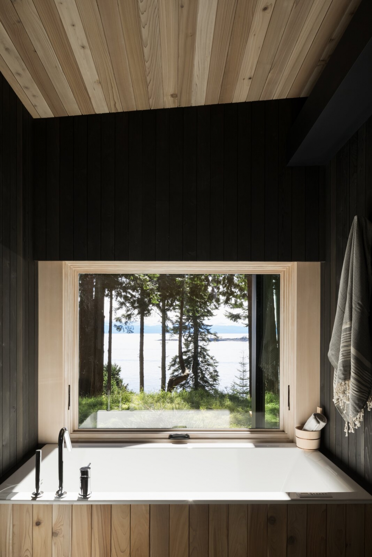 Ngắm nhìn cabin tuyệt đẹp nằm gần rừng Vancouver - Ảnh 7.
