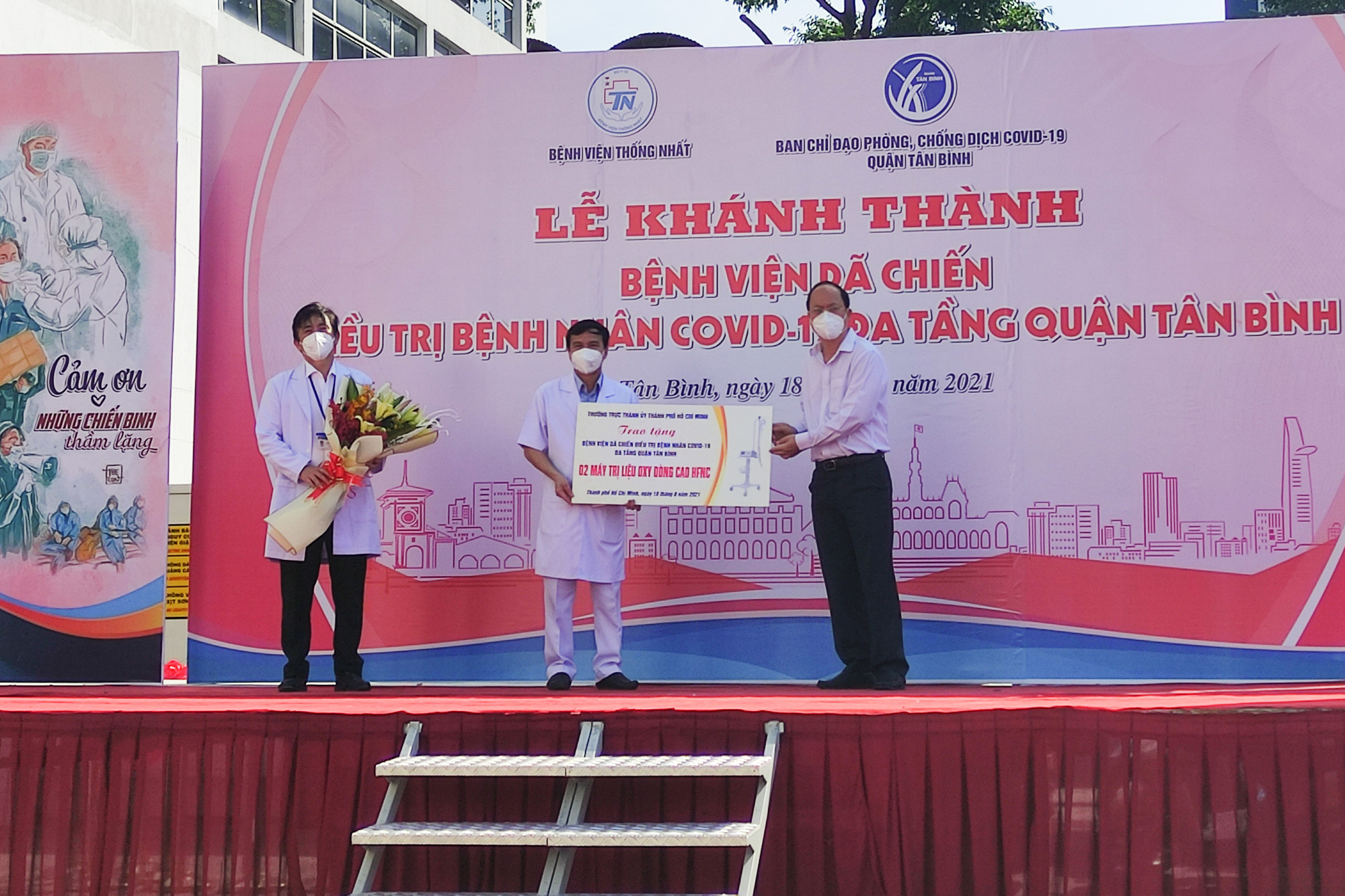 B&ecirc;n trong bệnh viện d&atilde; chiến điều trị Covid-19 đa tầng 1.000 giường ở TP HCM - Ảnh 11.