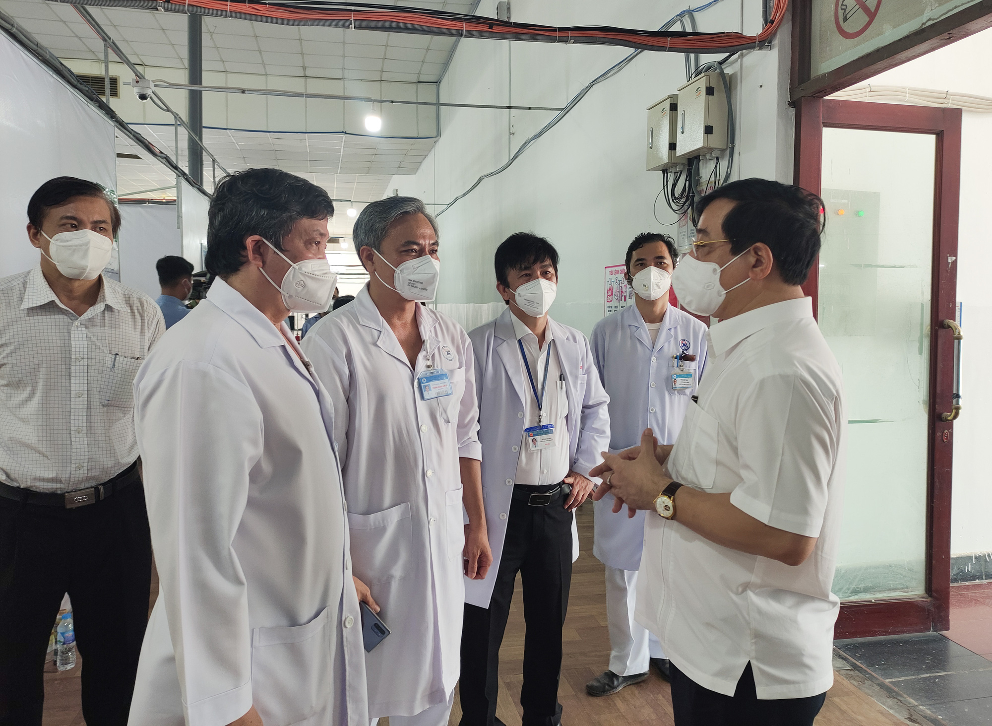 B&ecirc;n trong bệnh viện d&atilde; chiến điều trị Covid-19 đa tầng 1.000 giường ở TP HCM - Ảnh 8.