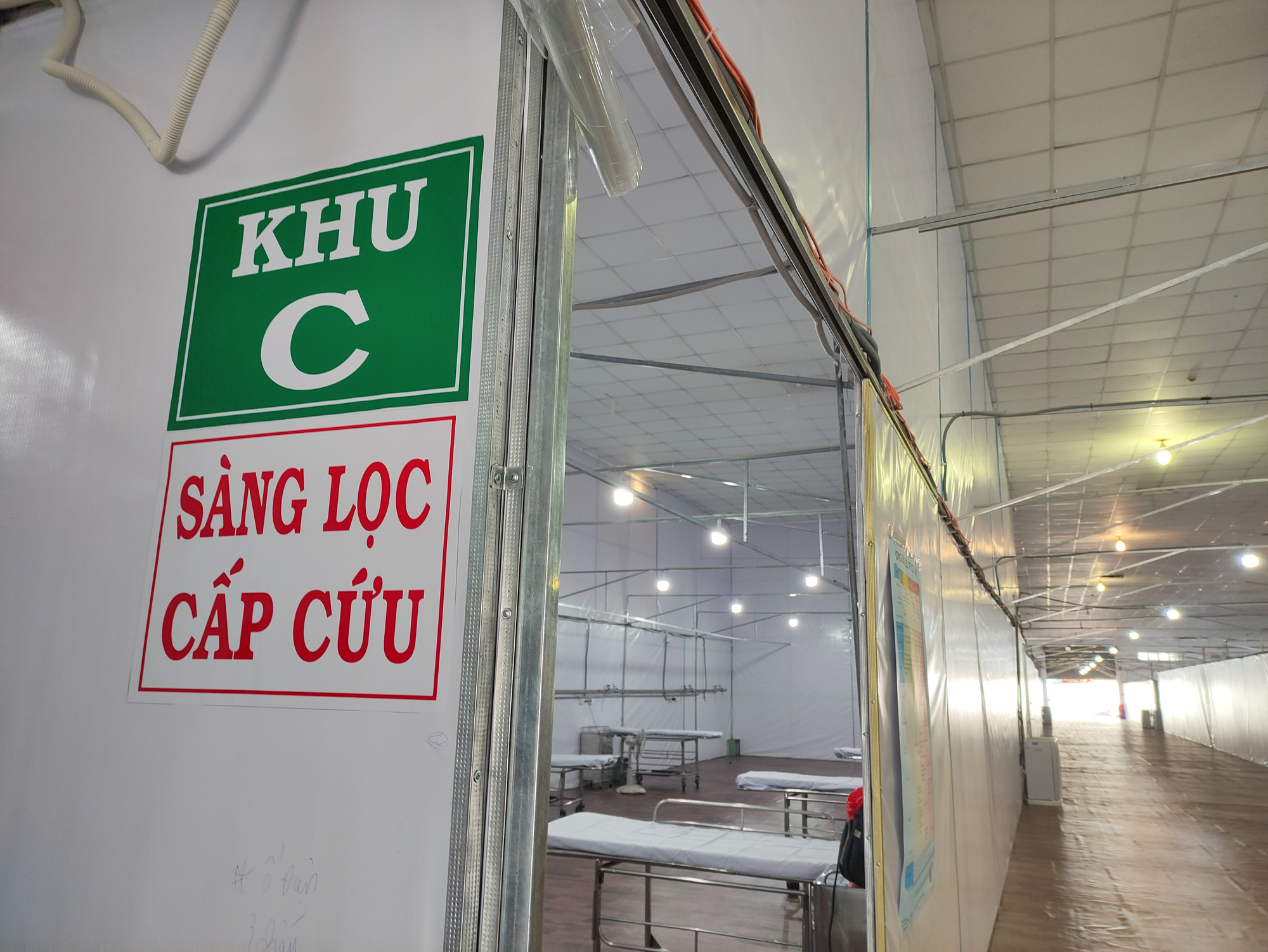 B&ecirc;n trong bệnh viện d&atilde; chiến điều trị Covid-19 đa tầng 1.000 giường ở TP HCM - Ảnh 5.