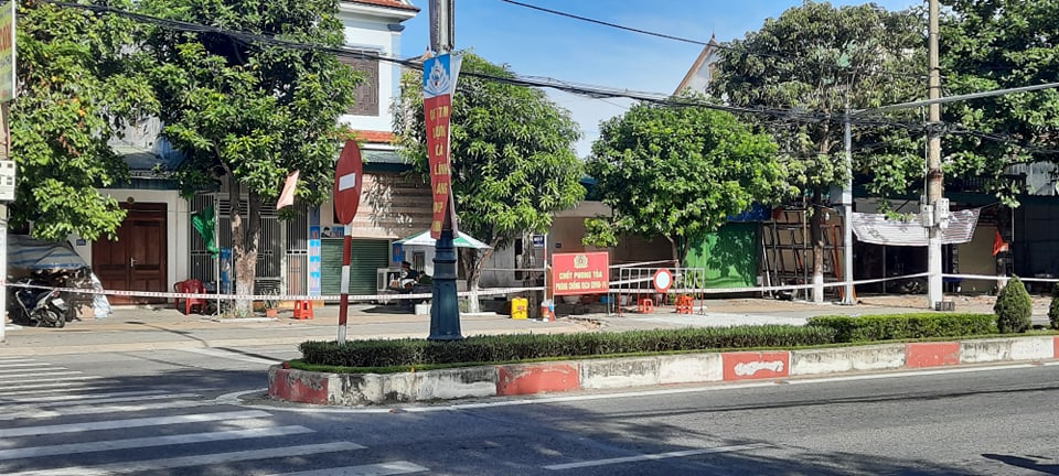 Hà Tĩnh: Cách ly y tế thị xã Hồng Lĩnh sau khi phát hiện thêm 6 ca dương tính SARS-CoV-2 trong cộng đồng