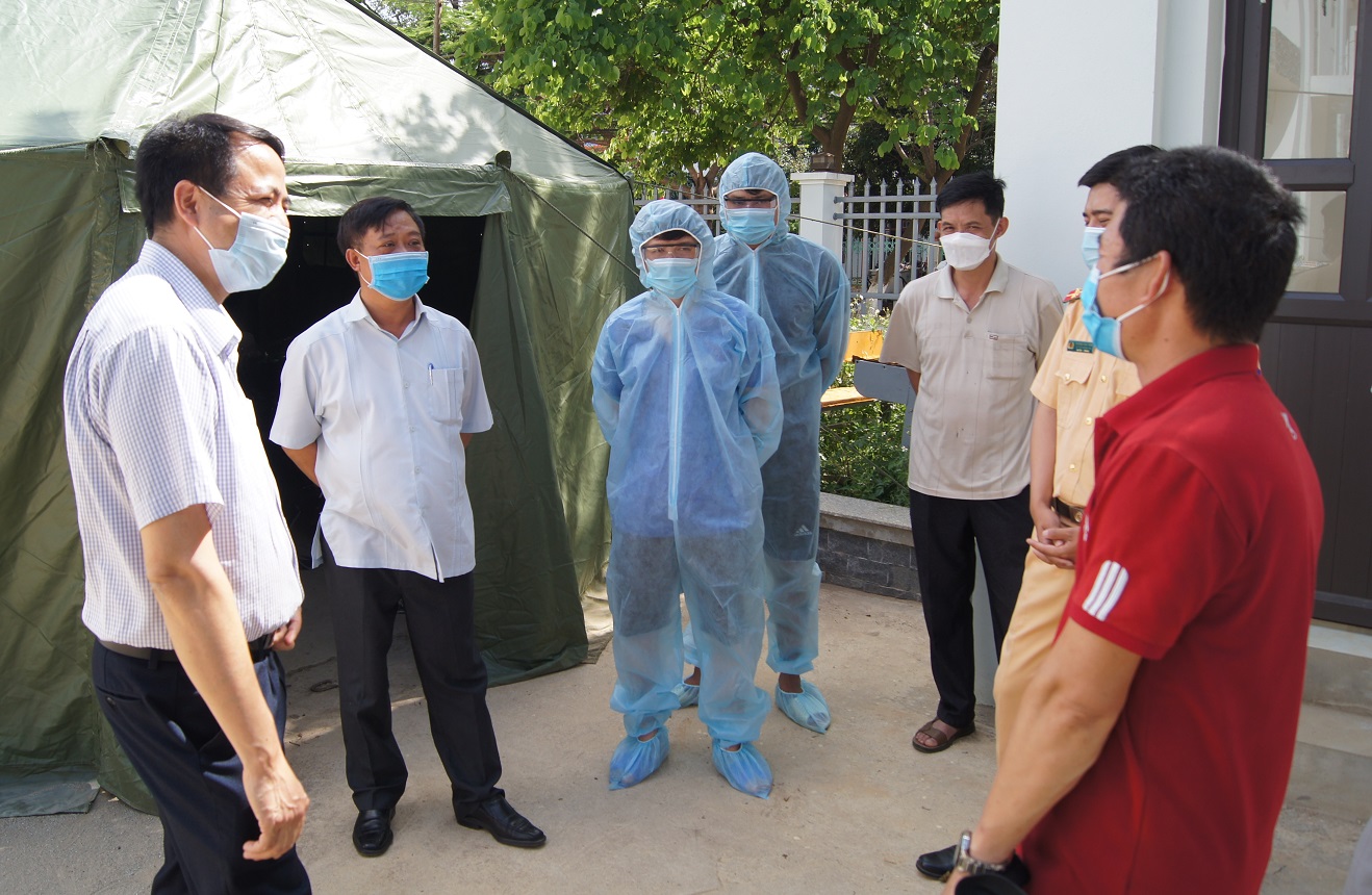 Phát hiện 2 mẹ con mắc Covid-19 chưa rõ nguồn lây, giãn cách xã hội 1 huyện