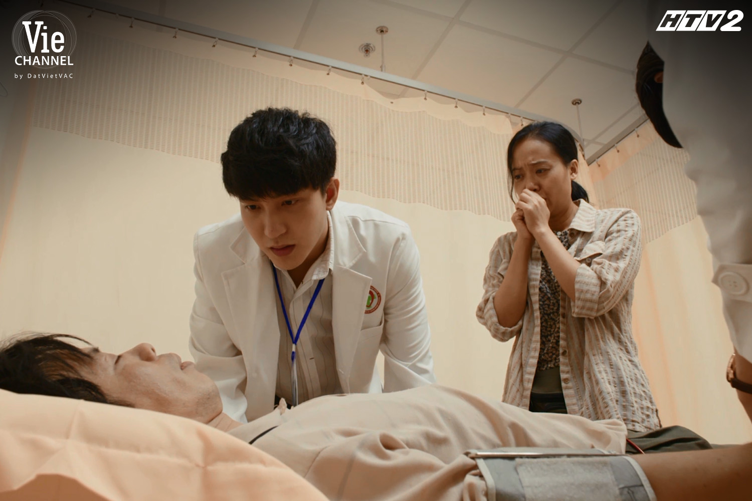 &ldquo;C&acirc;y t&aacute;o nở hoa&rdquo; tập 59: Ngọc kh&ocirc;ng chấp nhận gan của mẹ, Dư nguy kịch! - Ảnh 4.
