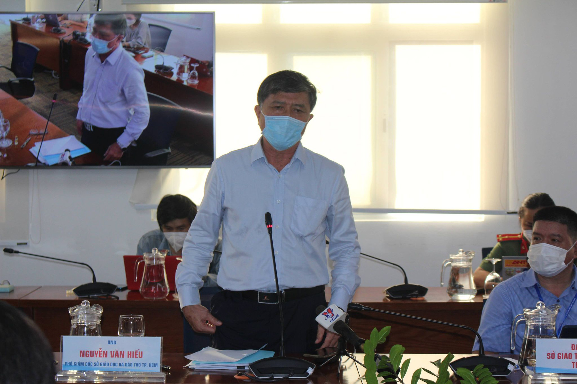 TP HCM lên kế hoạch hẹn phụ huynh đến trường nhận SGK