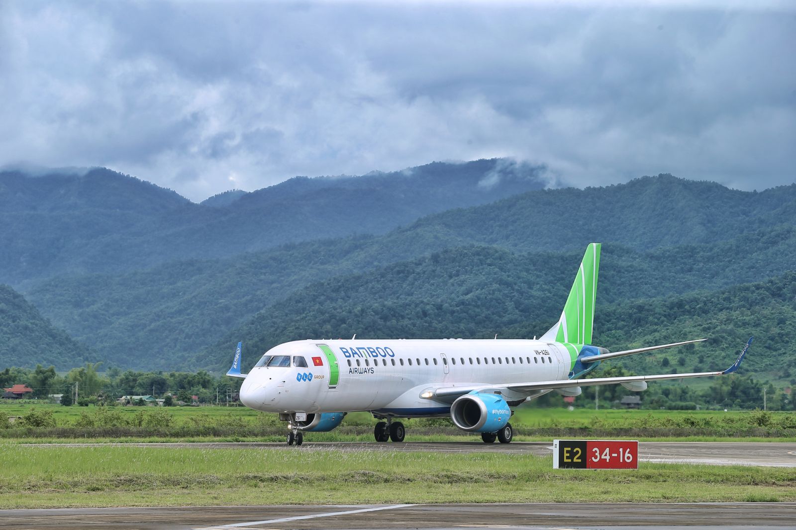 Máy bay phản lực Embraer bay thử nghiệm đến Điện Biên